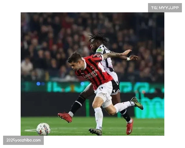 莱奥凌空抽射击中门柱，AC米兰错失扳平良机